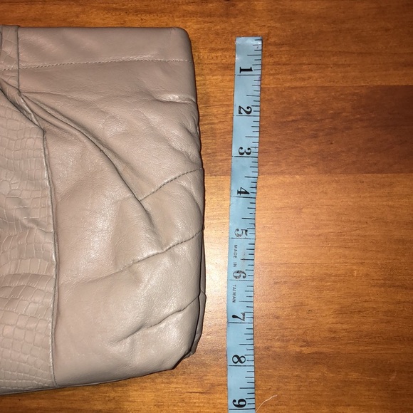 VINTAGE Leather Clutch Champagne Beige Hinge Closure EUC Soft Croc Embossed ❤️ - Picture 12 of 13